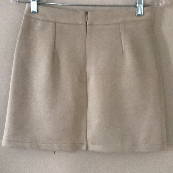 NWT Beige A-Line faux suede skirt - Picture 4 of 6